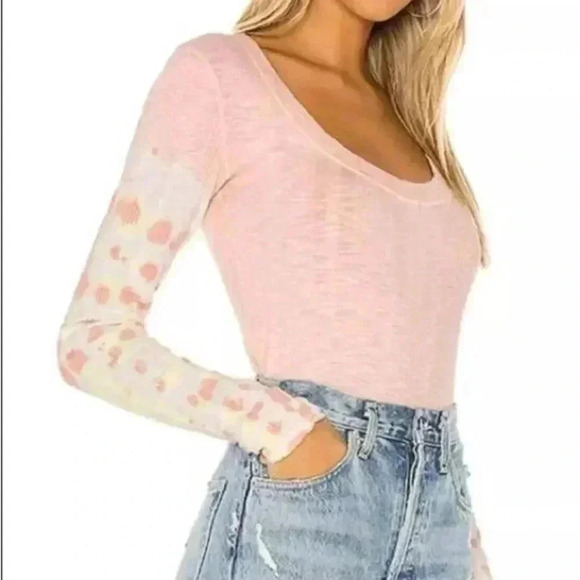 We The Free Pink Tie Dye Long Sleeve Scoop Neck Blouse Size Extra Small EUC - Picture 1 of 3